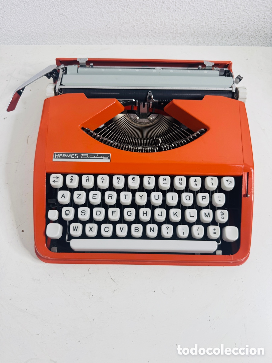 Vintage: m&aacute;quina de escribir port&aacute;til vintage modelo Hermes Baby. No funciona