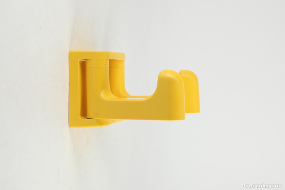 Vintage: Perchero pared vintage 2 colgadores Gedy italia pl&aacute;stico amarillo a&ntilde;os 70