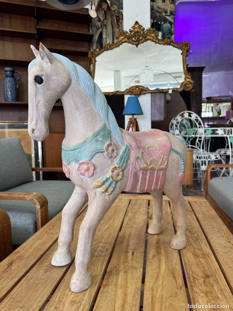 Vintage: Caballito de madera tallado y policromado