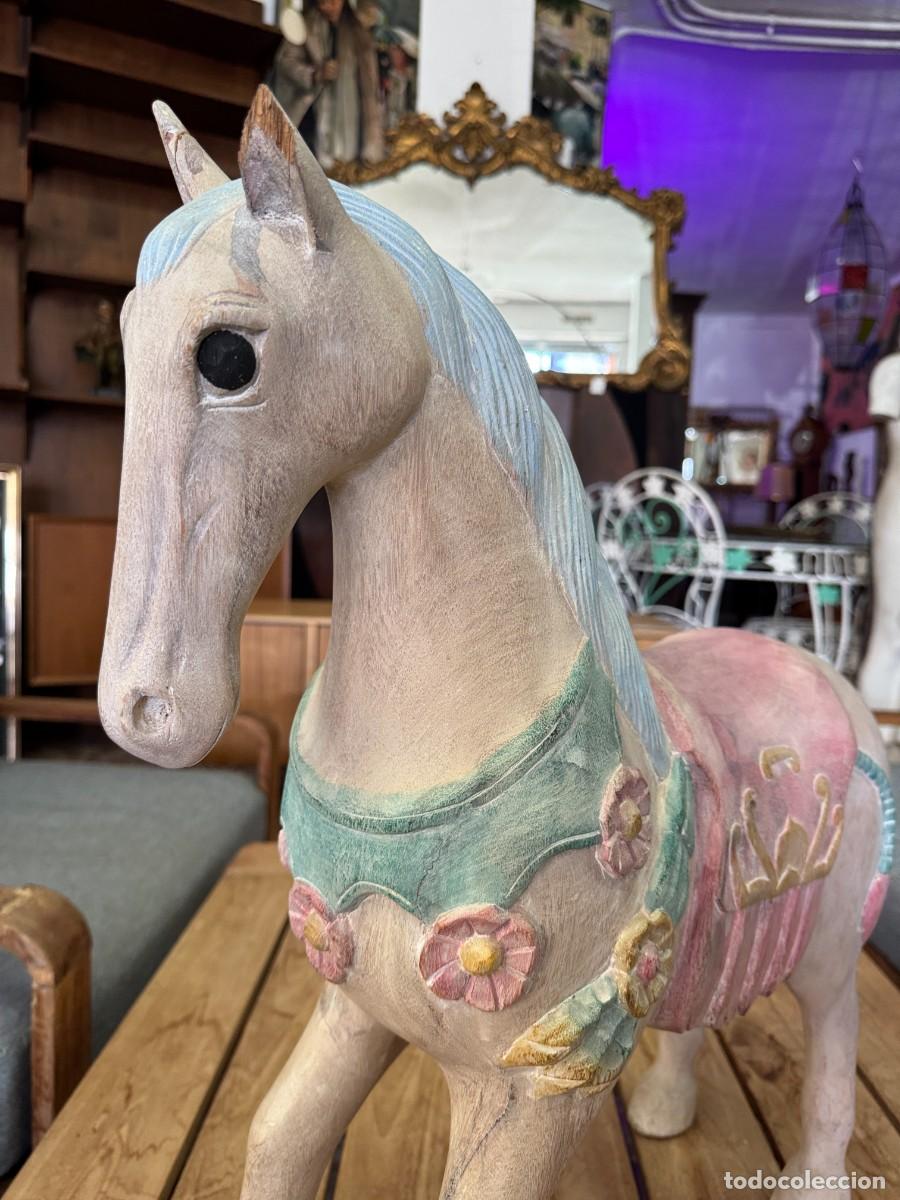 Vintage: Caballito de madera tallado y policromado - Foto 2