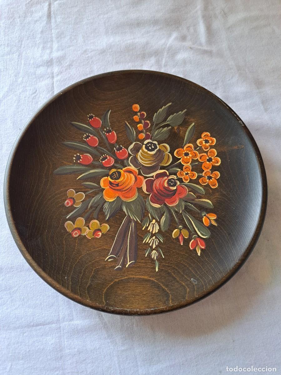 Vintage: Bonito plato de madera pintado a mano.