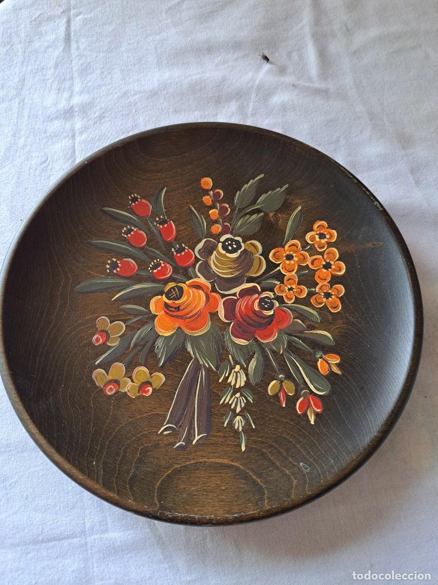Vintage: Bonito plato de madera pintado a mano. - Foto 2