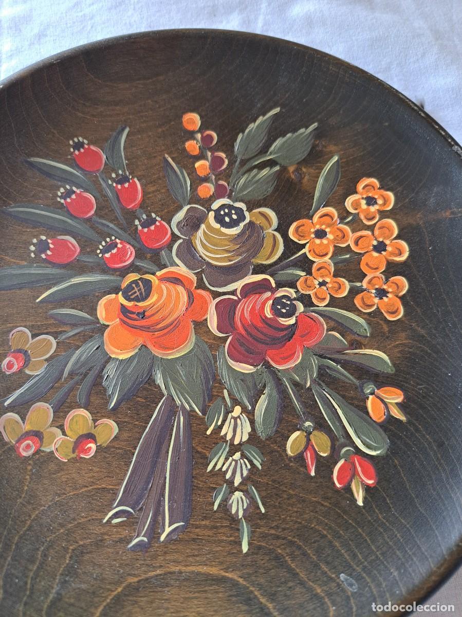 Vintage: Bonito plato de madera pintado a mano. - Foto 3