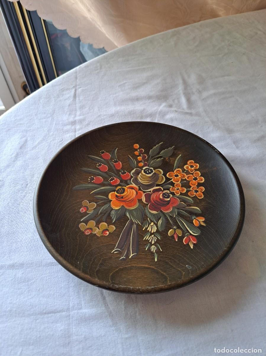 Vintage: Bonito plato de madera pintado a mano. - Foto 4