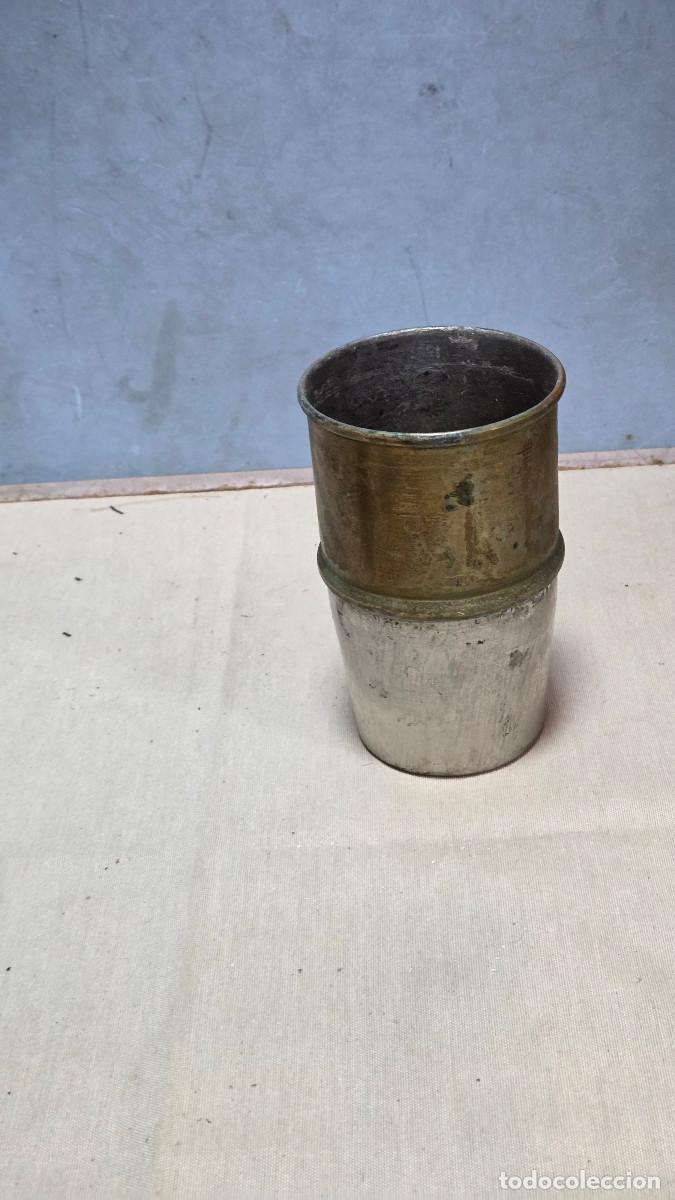 Vintage: vaso de metal colador