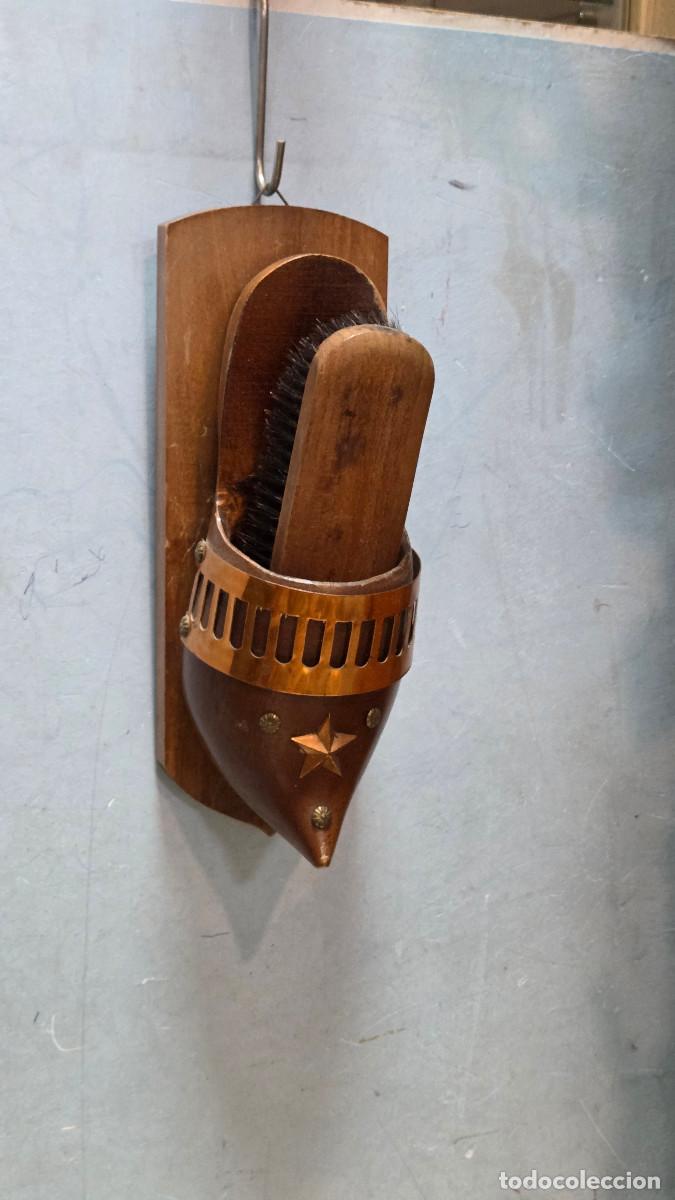 Vintage: colgador con cepillo vintage