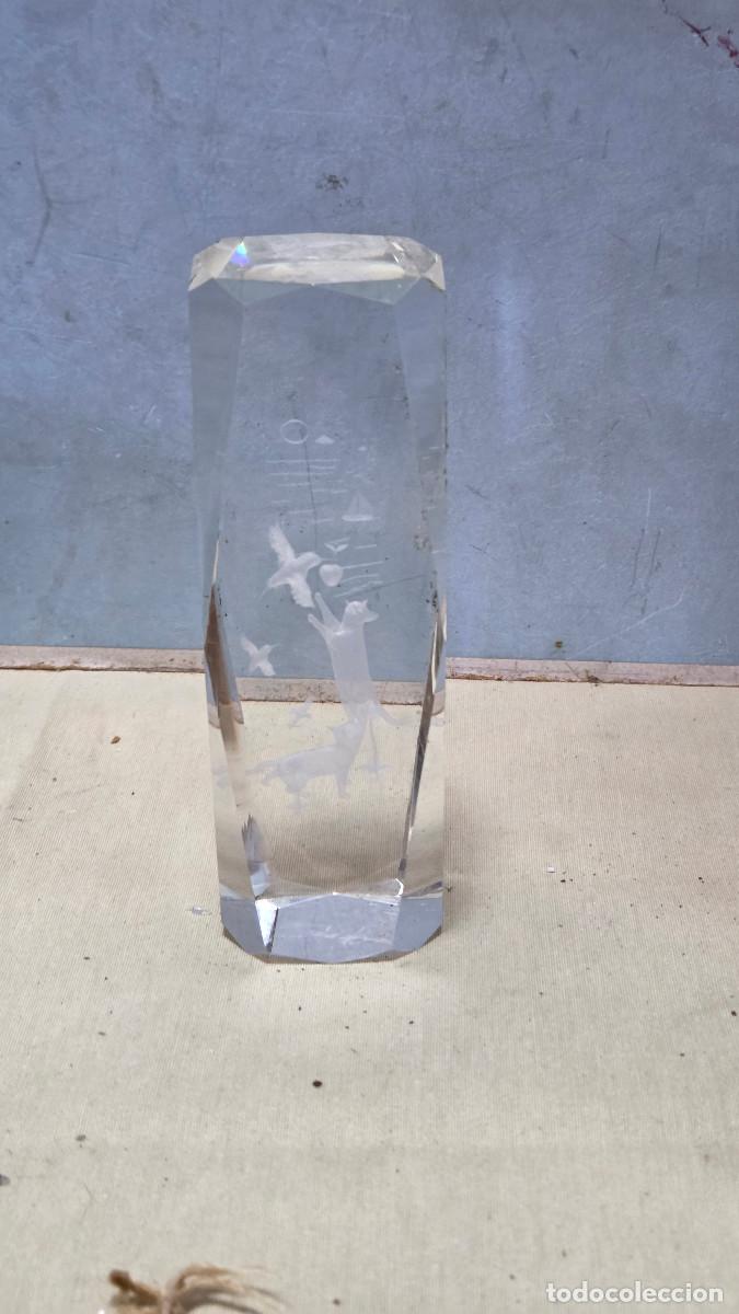 Vintage: olelisco de cristal con figura
