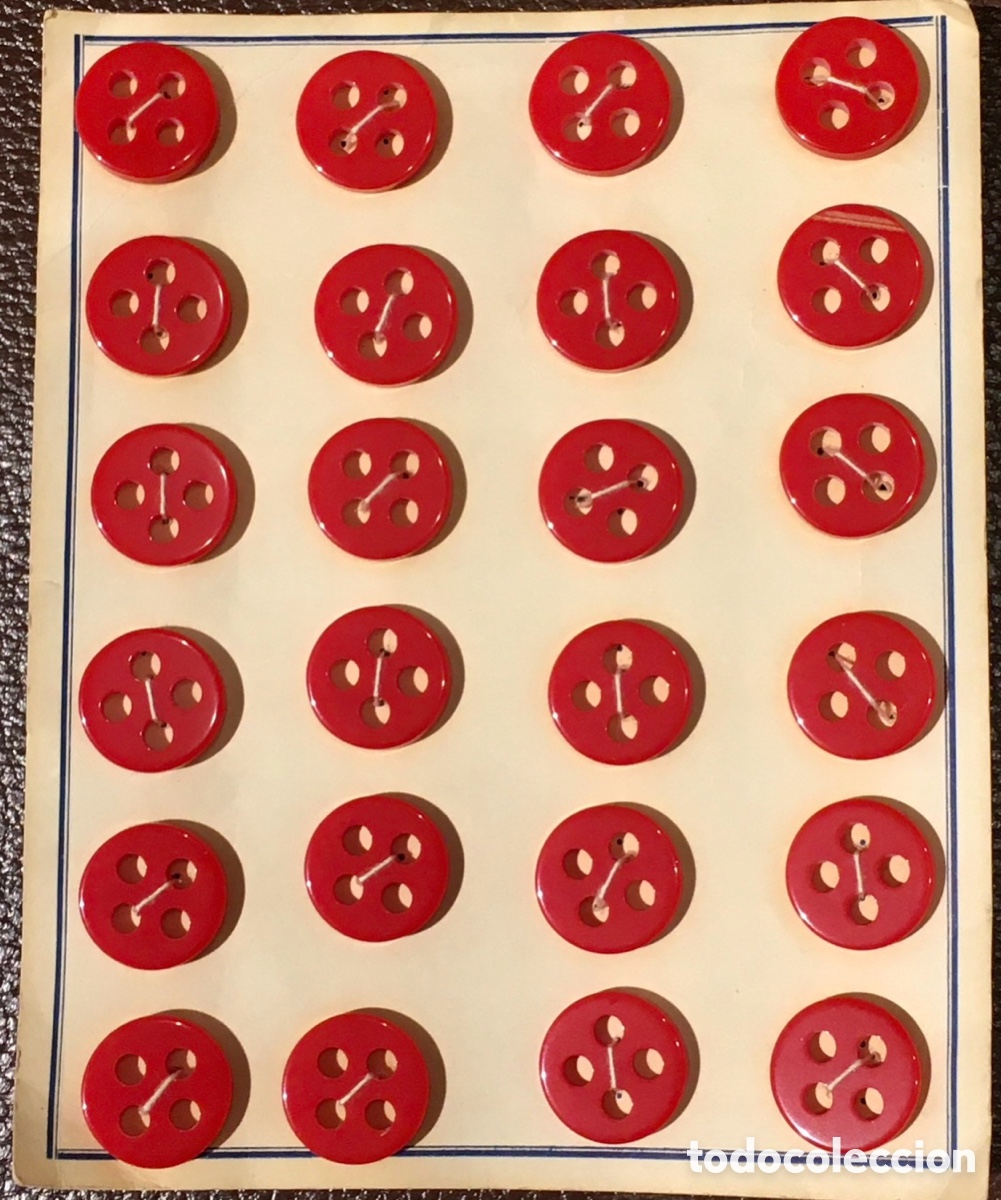 Vintage: Botones. Cart&oacute;n con 24 botones. Material pl&aacute;stico. A&ntilde;os 60.