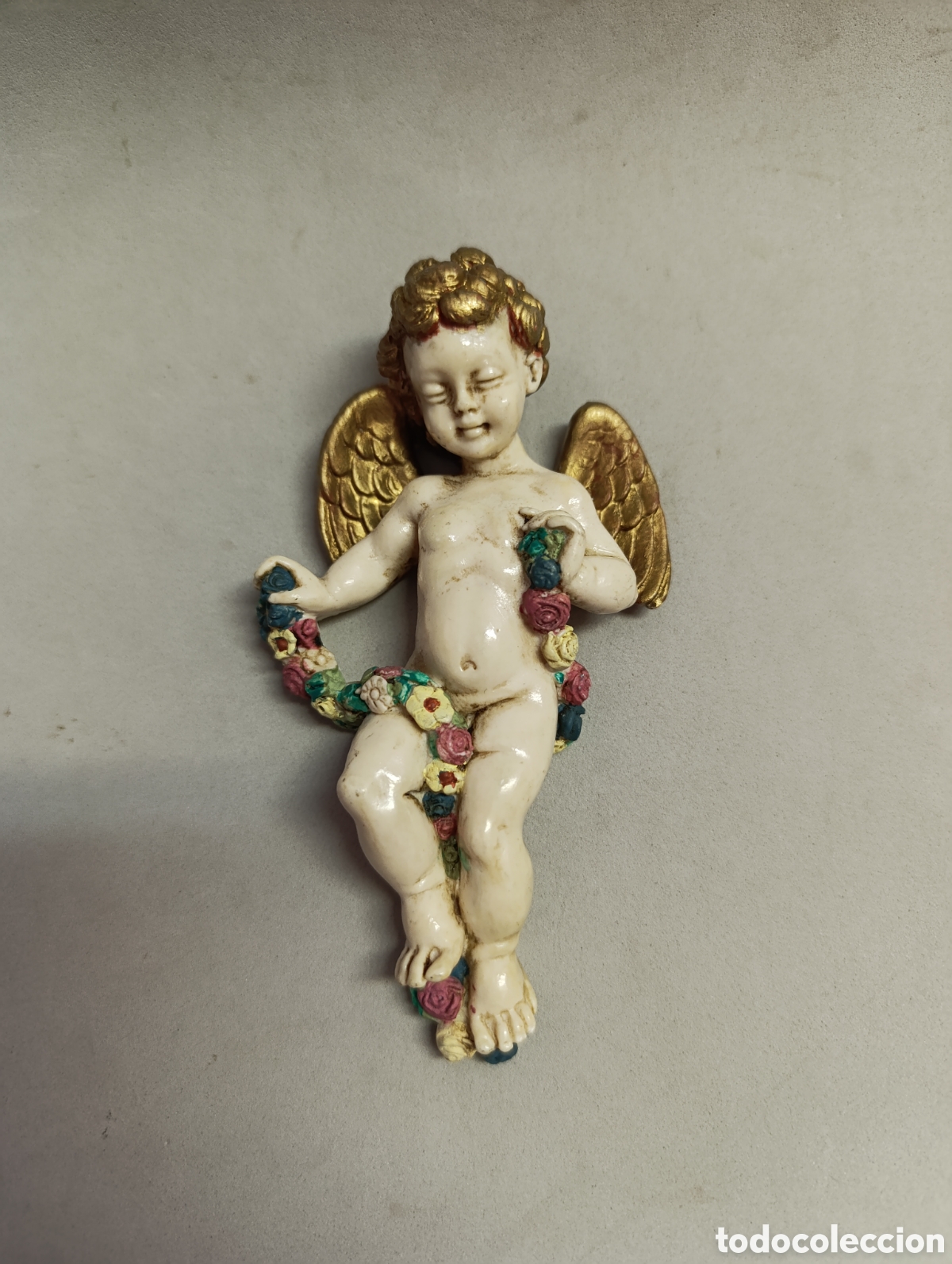 Vintage: ANGEL, ANGELITO CON GUIRNALDA. RESINA O SIMILAR. PARA COLGAR.