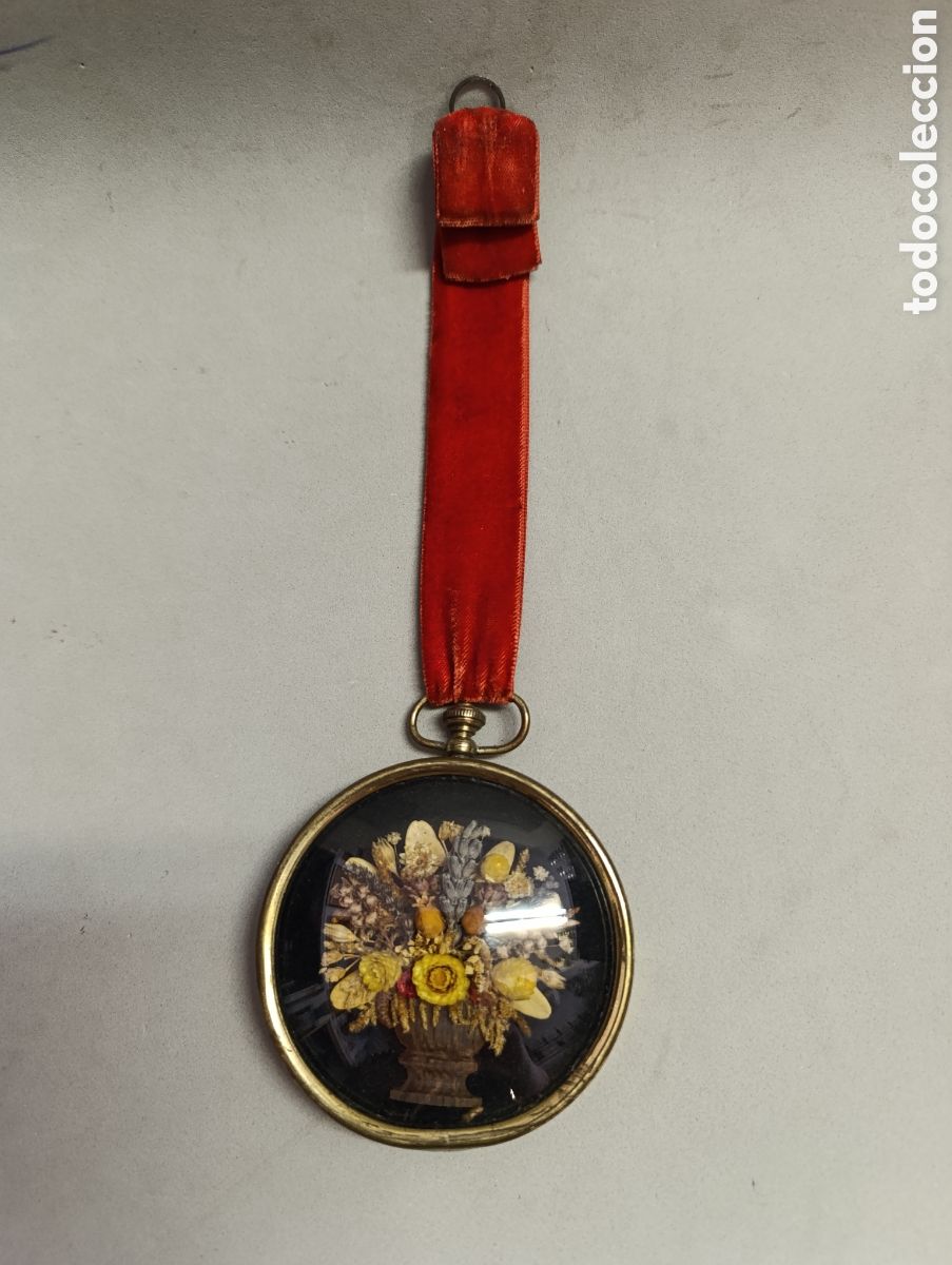 Vintage: DETALLE FLORAL VINTAGE DECORATIVO. FLORES SECAS. MARQUITO DORADO REDONDO.