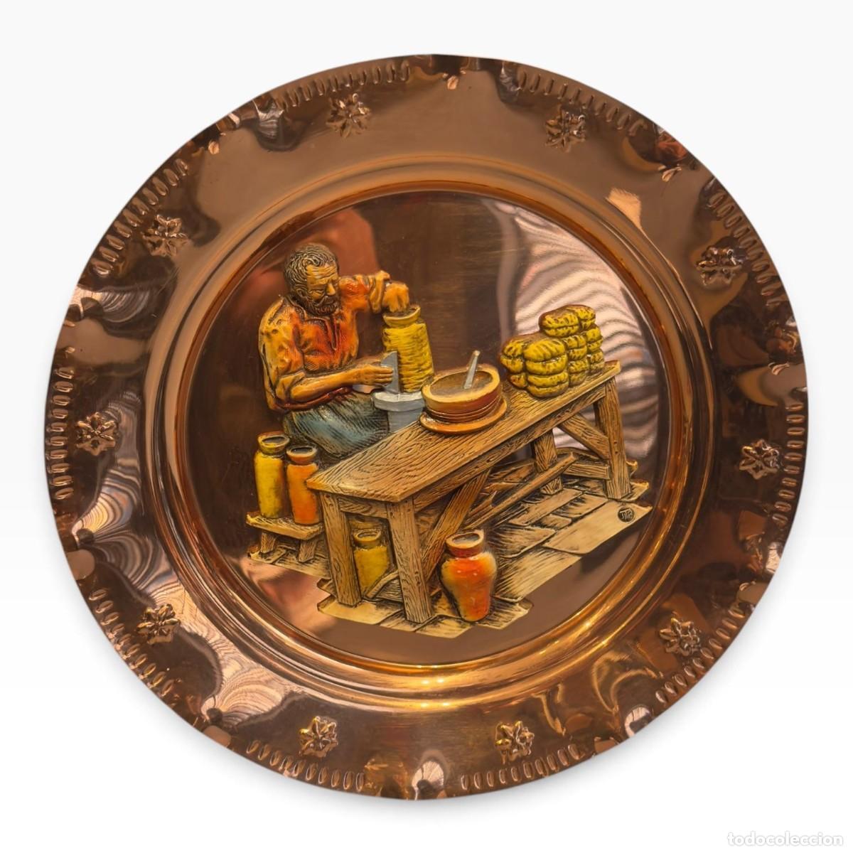 Vintage: Prato Mural Vintage S&eacute;n&eacute;cal em Cobre Maci&ccedil;o &mdash; Relevo de Oficina Artesanal, Fran&ccedil;a