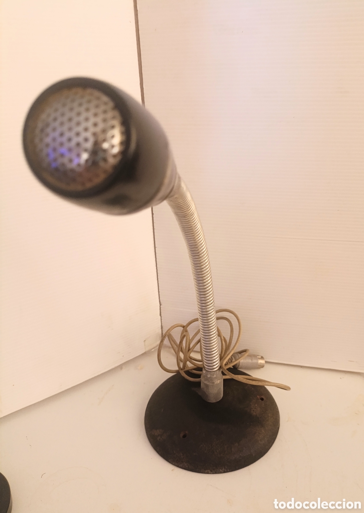 Vintage: Antiguo micr&oacute;fono de sobremesa a&ntilde;os 50-60