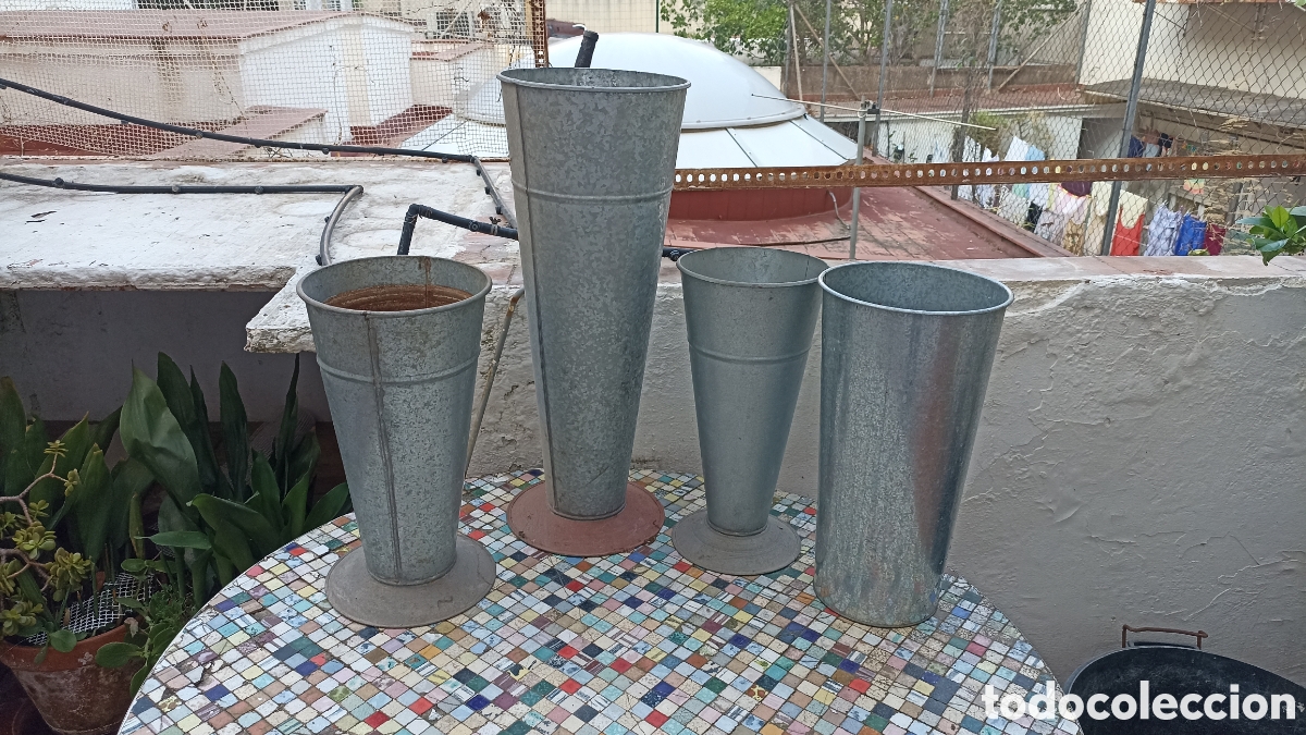 Vintage: 4 floreros Vintage estilo franc&eacute;s zincados