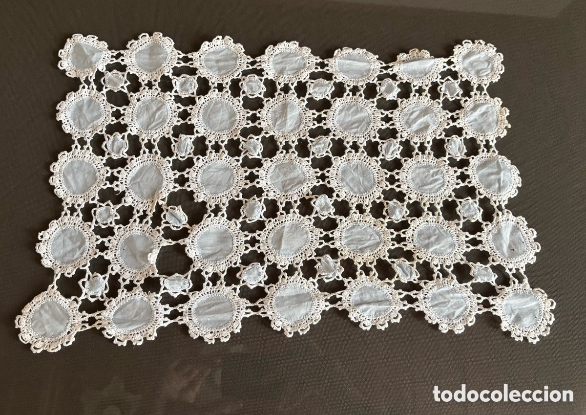 Vintage: Tapete de encaje de ganchillo artesanal vintage blanco &ndash; centro de mesa antiguo