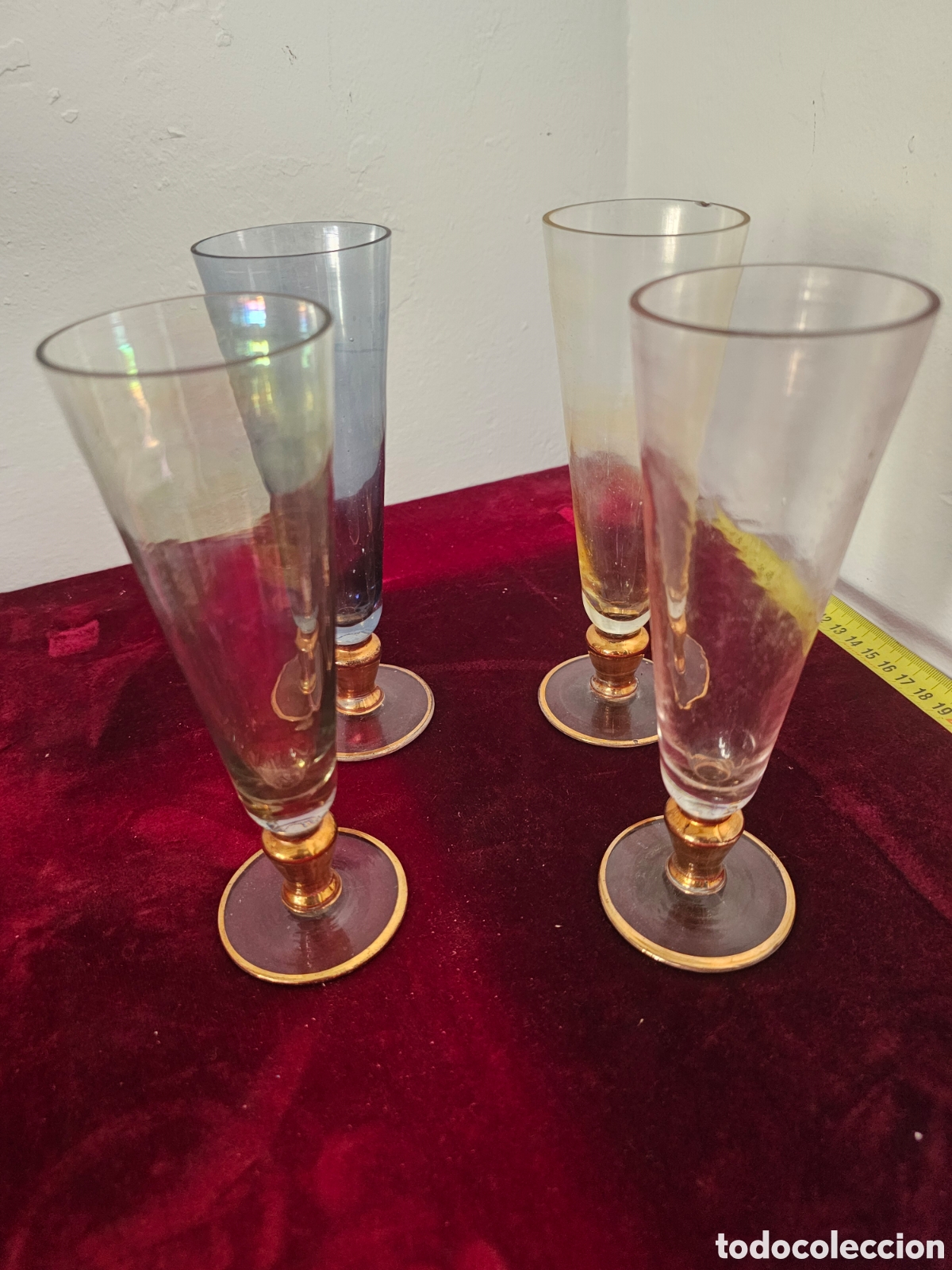 Vintage: Juego de 4 copas de cava/licor estilizadas de vidrio iridiscente y detalles dorados (Estilo Vintage)