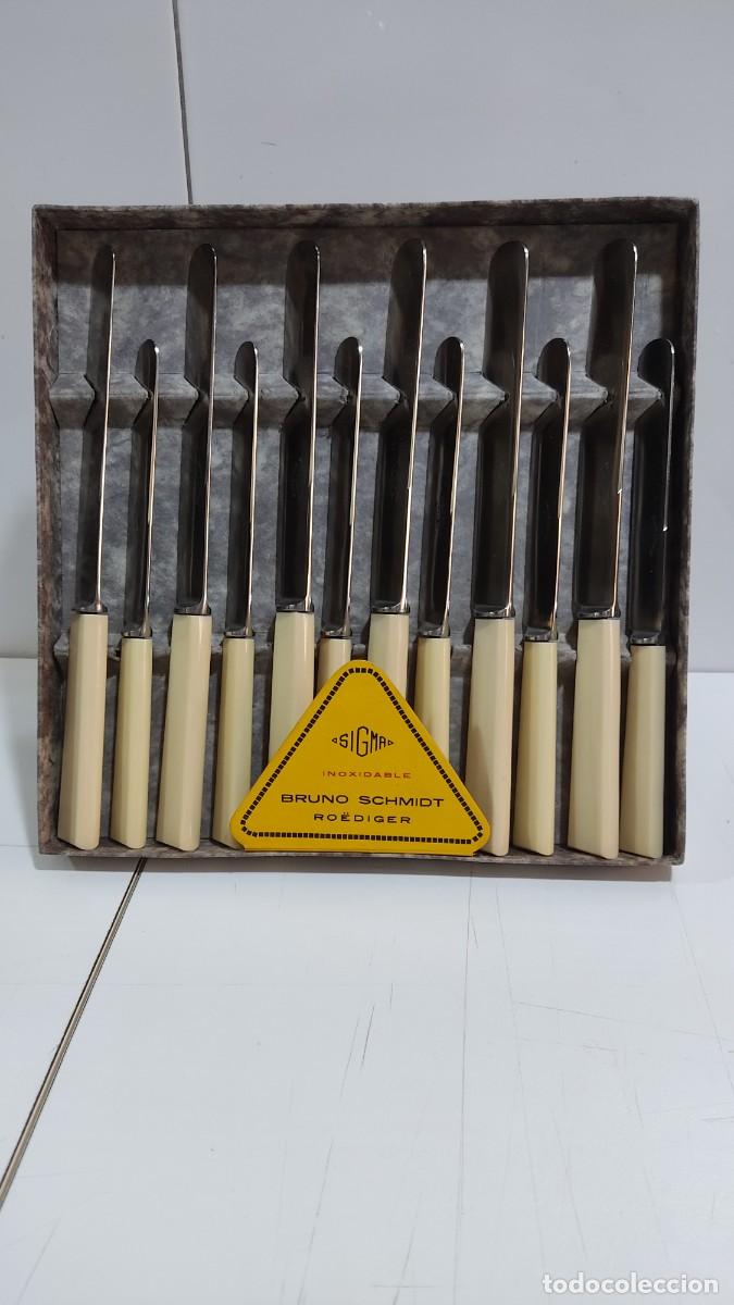 Vintage: 1230 ANTIGUO JUEGO DE CUCHILLOS NUEVOS, EN ACERO INOXIDABLE Y PASTA MARCA SIGMA, A&Ntilde;OS 60