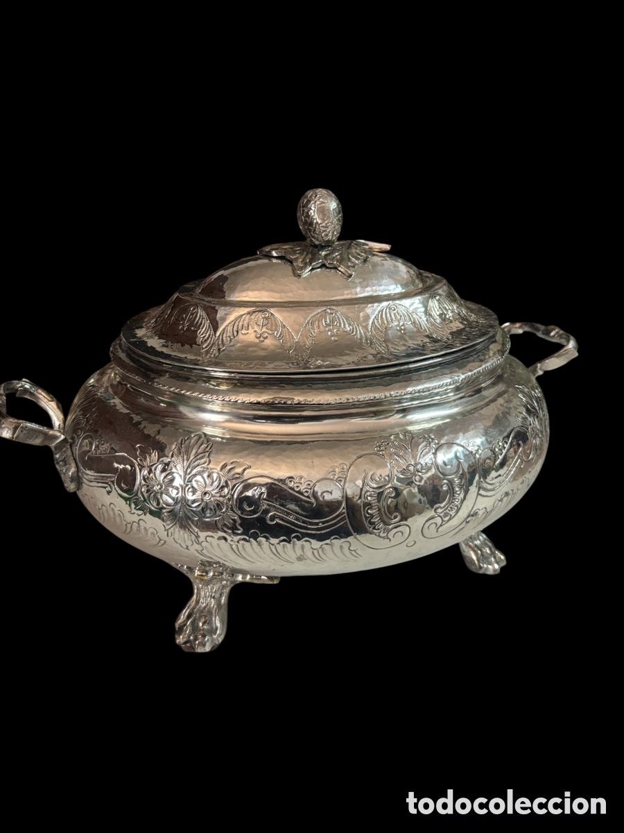 Vintage: Bonita sopera de metal plateado.