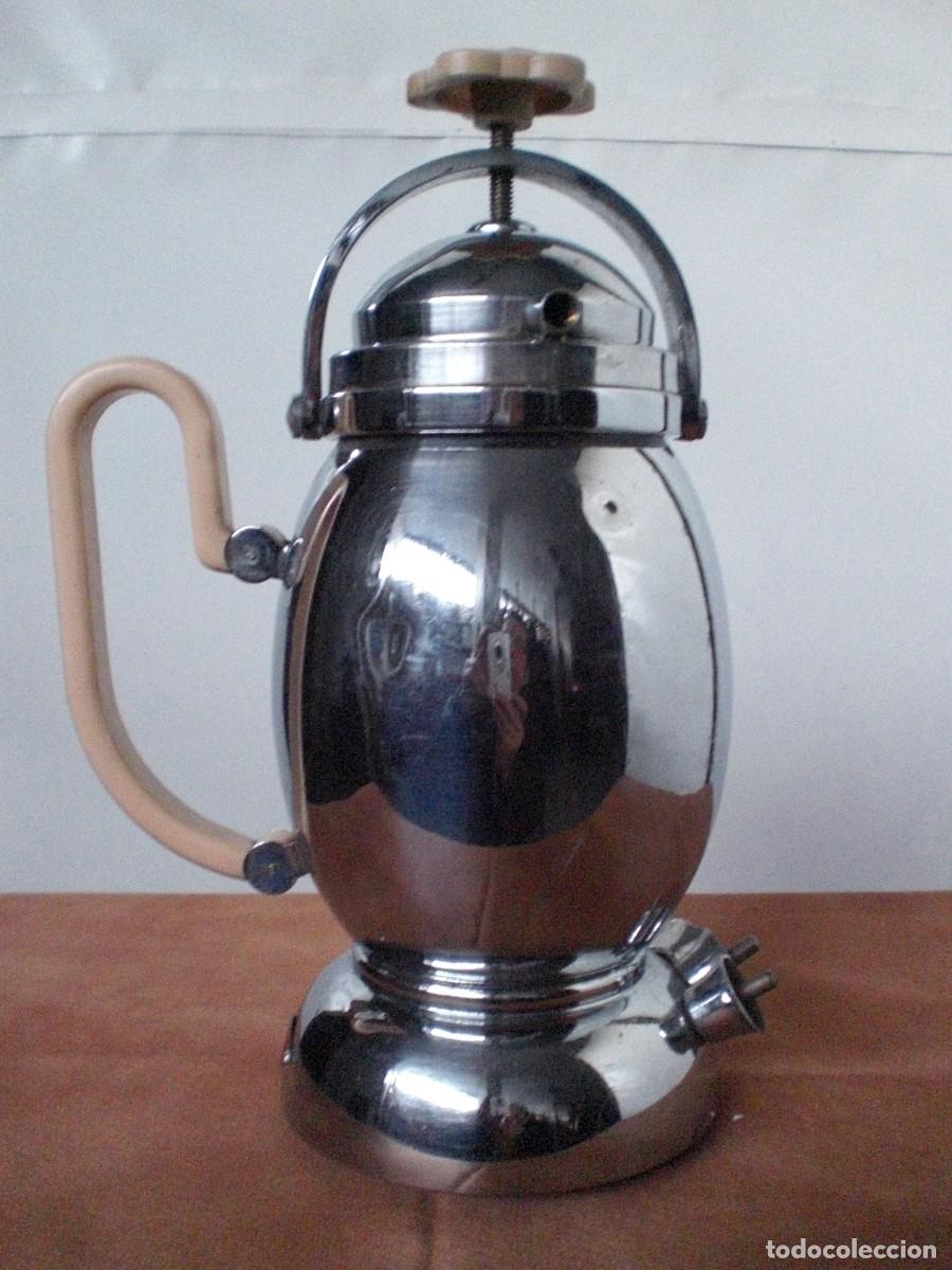 Vintage: Caffettiera elettrica VULCAN da 1 litro in acciaio e manico in plastica bianca. anni 30