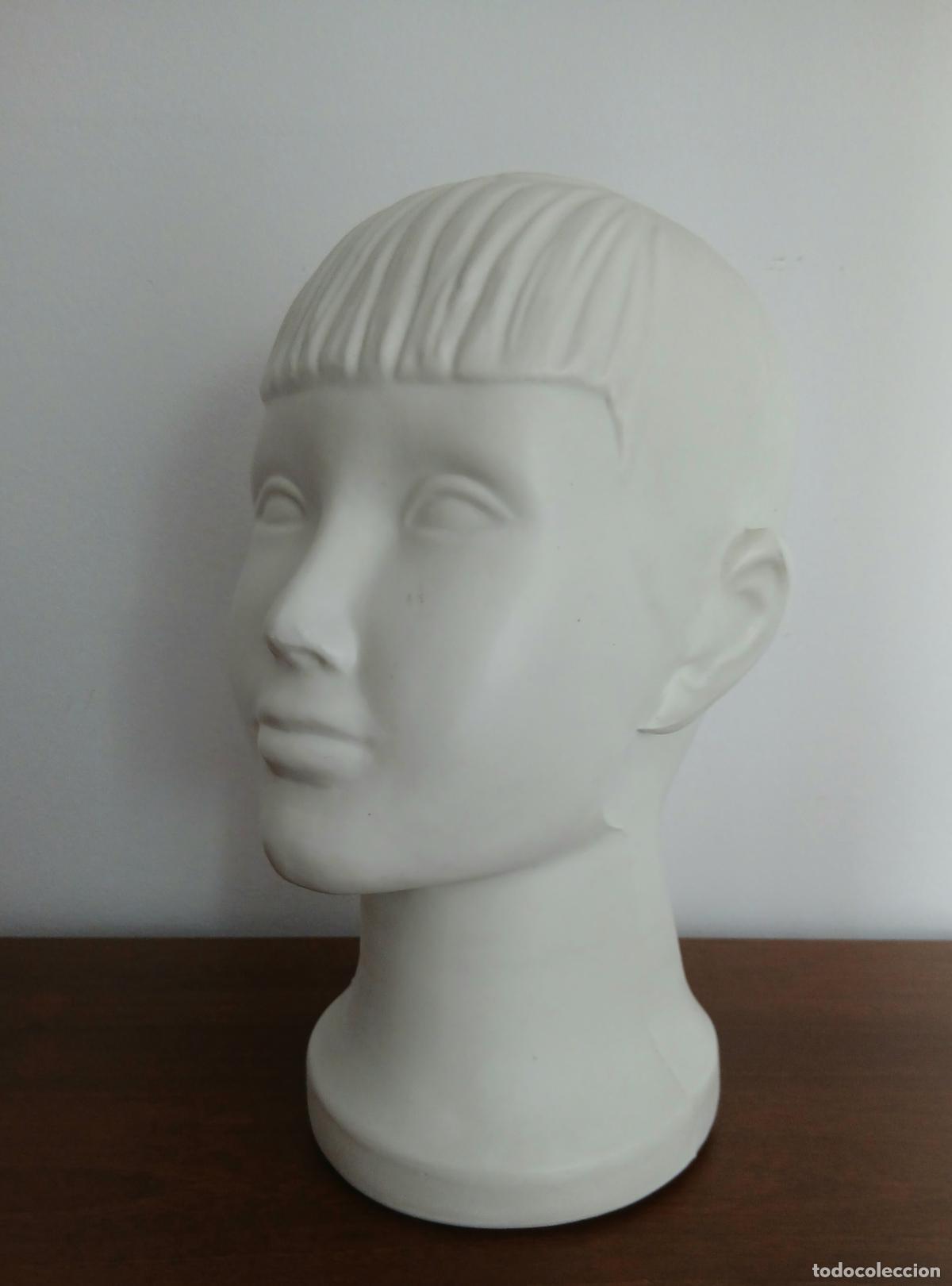 Vintage: Cabeza maniqu&iacute; de ni&ntilde;o, ideal para exhibir pelucas o sombreros. - Material: Pl&aacute;stico