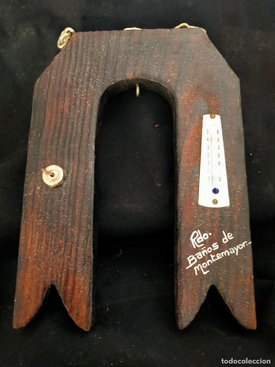 Vintage: RECUERDO BA&Ntilde;OS DE MONTEMAYOR EN MADERA. A&Ntilde;OS 70. ANCHO X ALTO X LARCO: 16,5 X 23 X 2 CM. PESO: 260 G