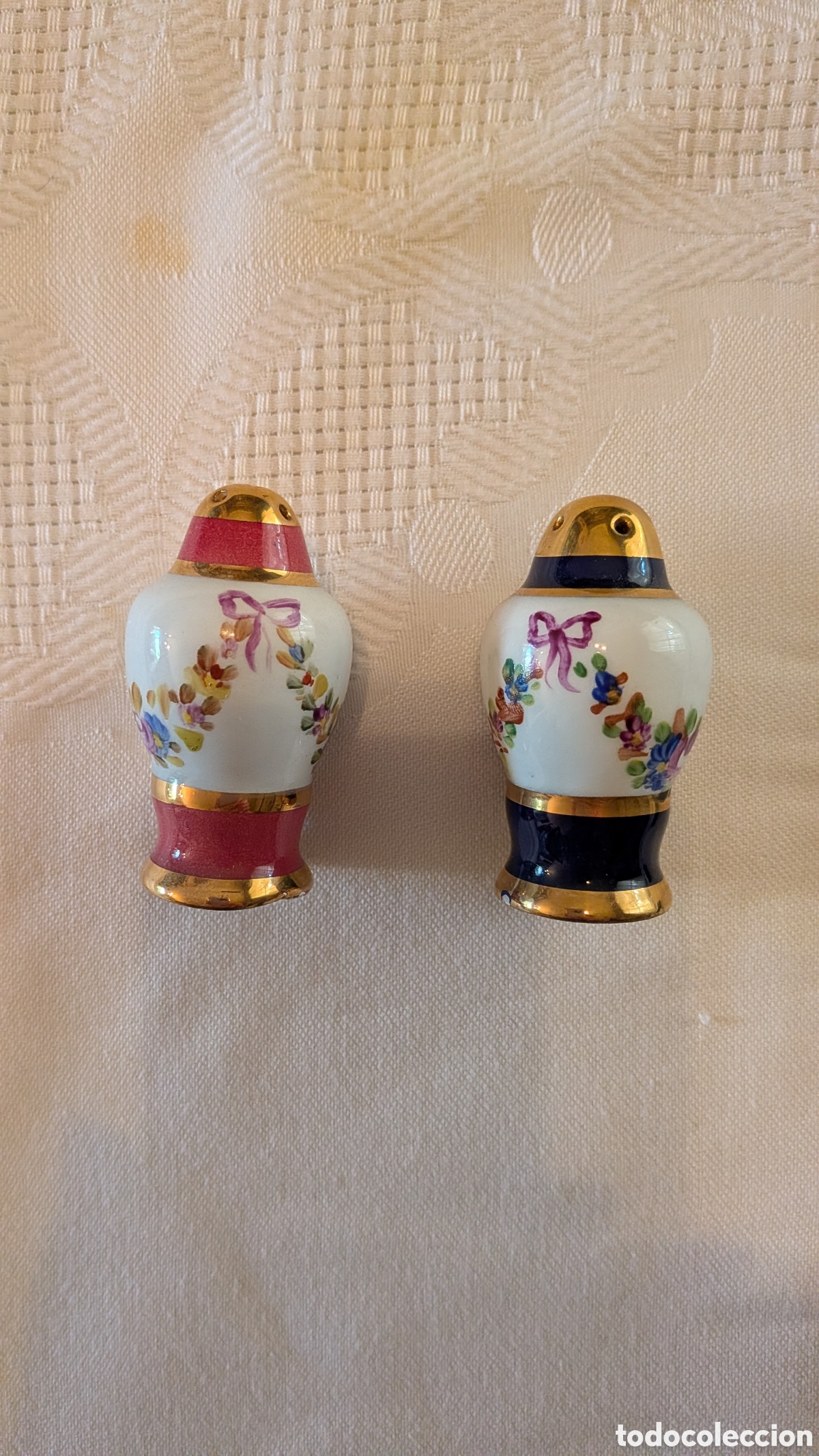 Vintage: Salero y pimentero vintage floral dorado