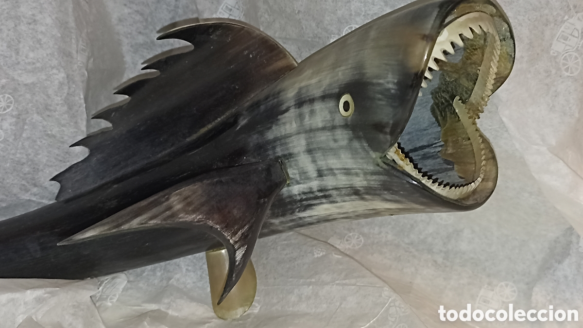 Vintage: Pez / Tibur&oacute;n Escult&oacute;rico Artesanal en Cuerno / Asta Natural Pulida - Vintage (27 cm)