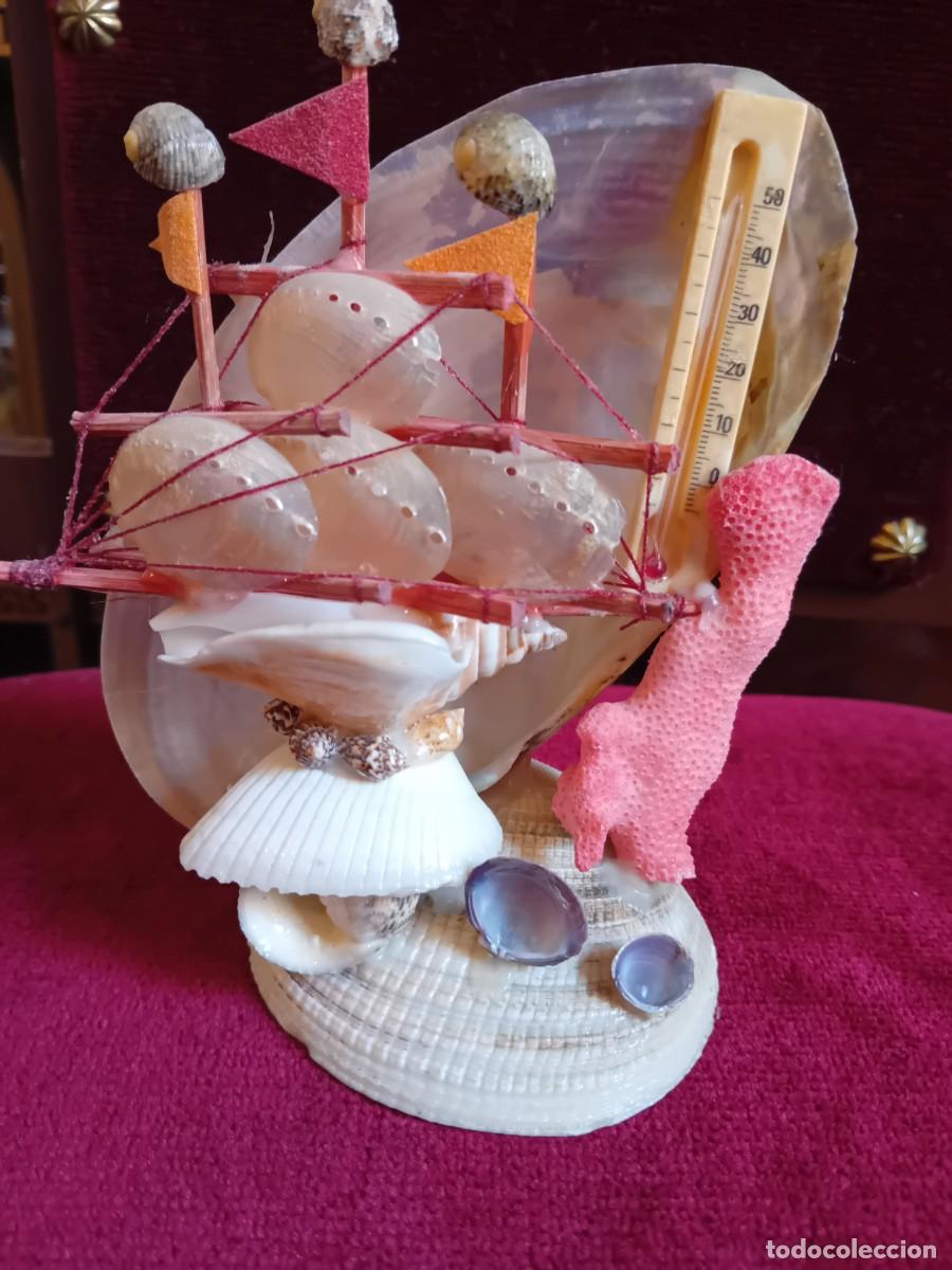 Vintage: Barco hecho con conchas con term&oacute;metro d&eacute;cada de los 60