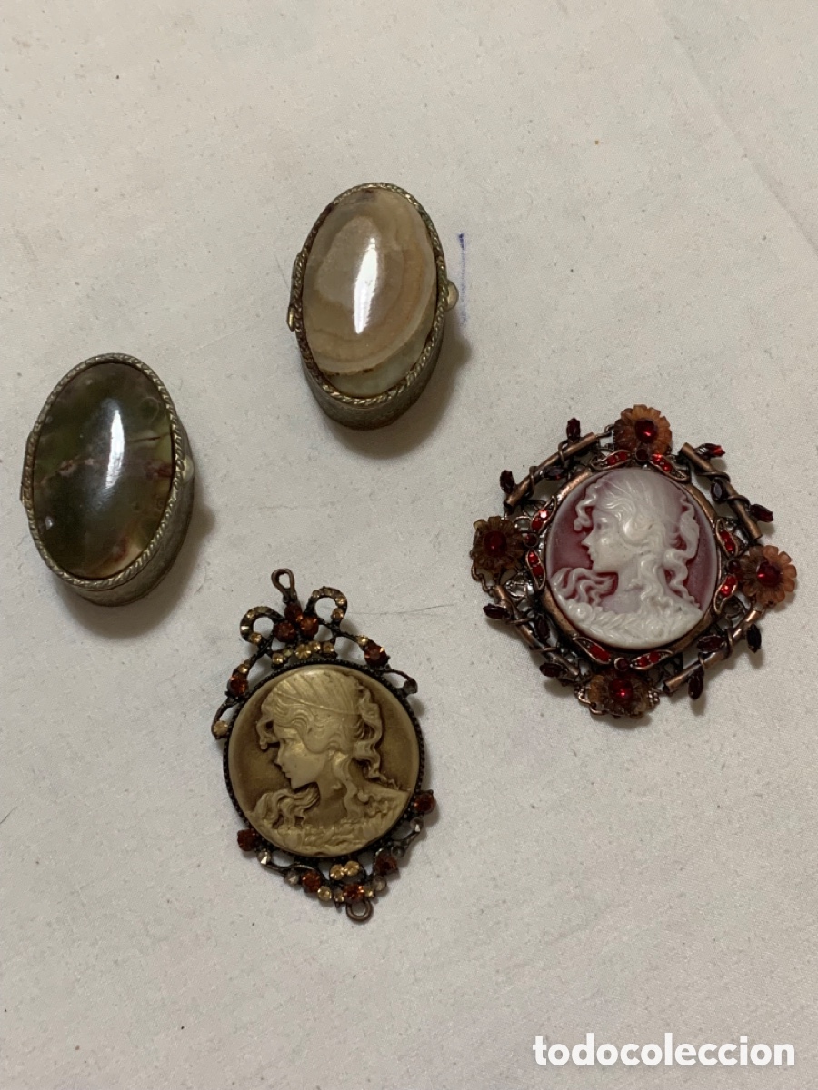 Vintage: Conjunto de dos pastilleras dos colgantes camafeos