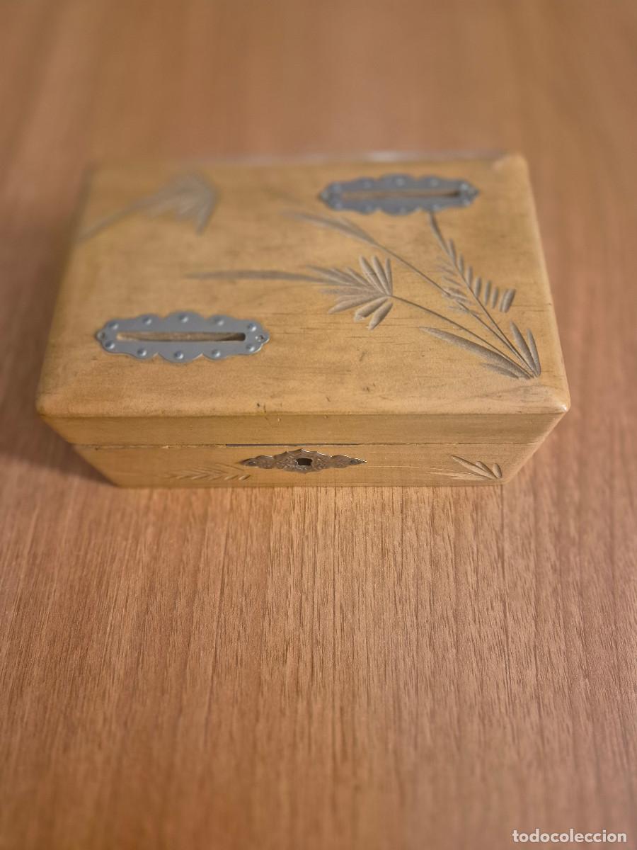 Vintage: CAJA DE MADERA HUCHA CON LLAVE.