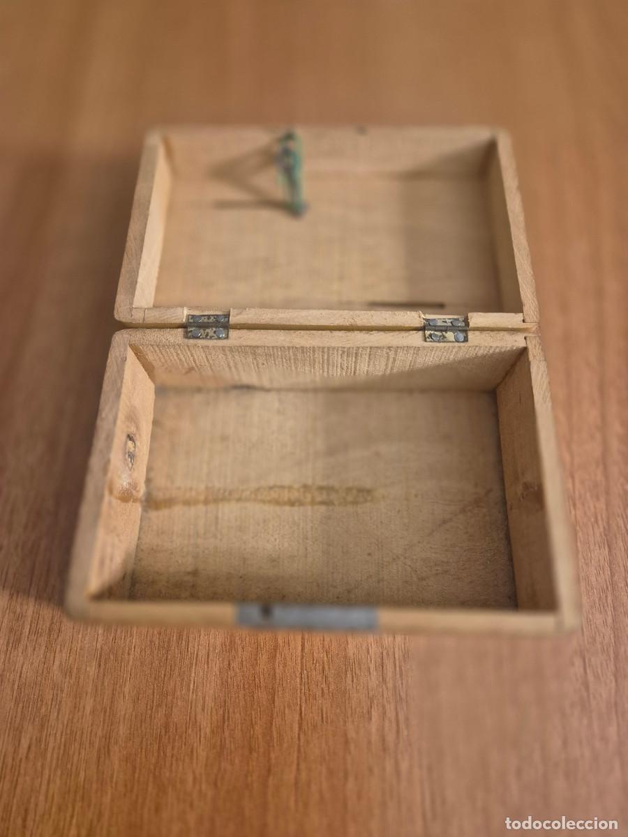 Vintage: CAJA DE MADERA HUCHA CON LLAVE. - Foto 5