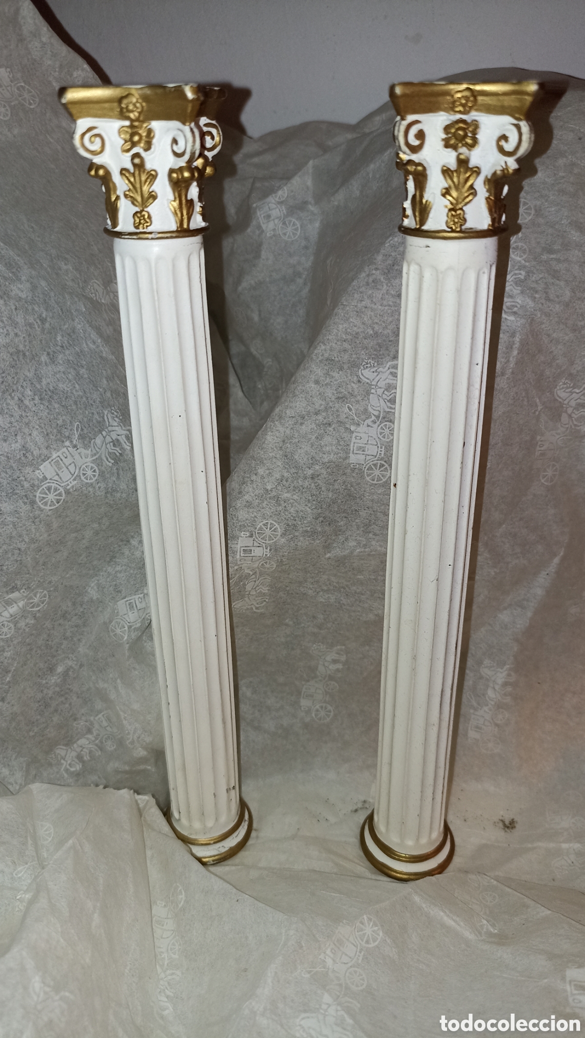 Vintage: Pareja de Columnas Decorativas Estilo Corintio Blanco y Dorado (22 cm)