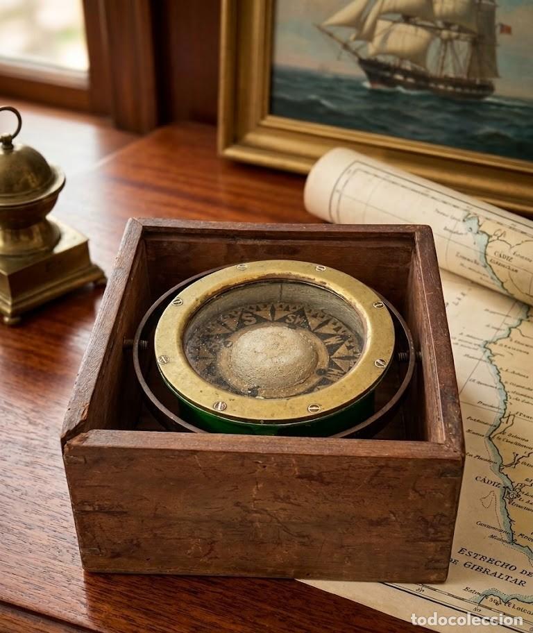 Vintage: Br&uacute;jula n&aacute;utica de lat&oacute;n con gimbal en caja de madera