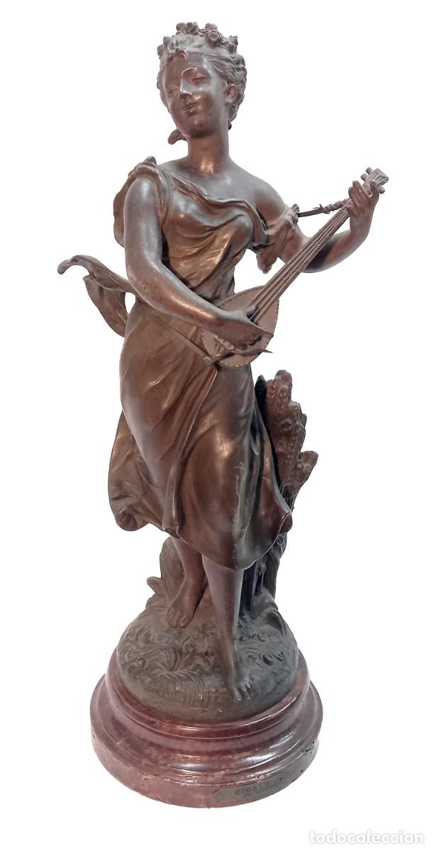 Vintage: Figura femenina en calamina. Doncella tocando la mandolina.