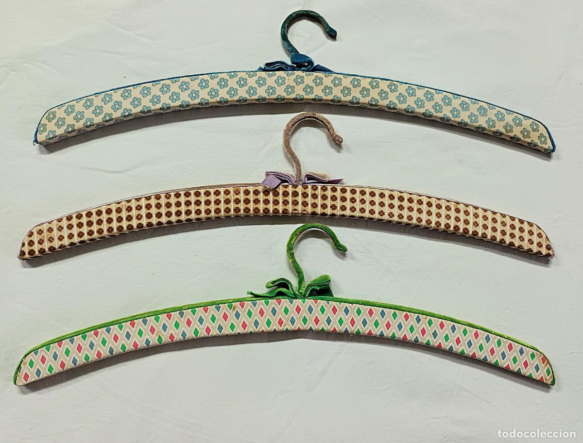 Vintage: LOTE TRES PERCHAS COLGADORES FORRADOS VINTAGE
