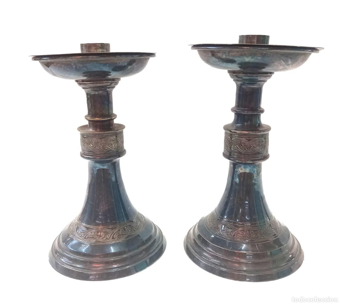 Vintage: Pareja de candelabros en metal. Decoraci&oacute;n de cenefa.