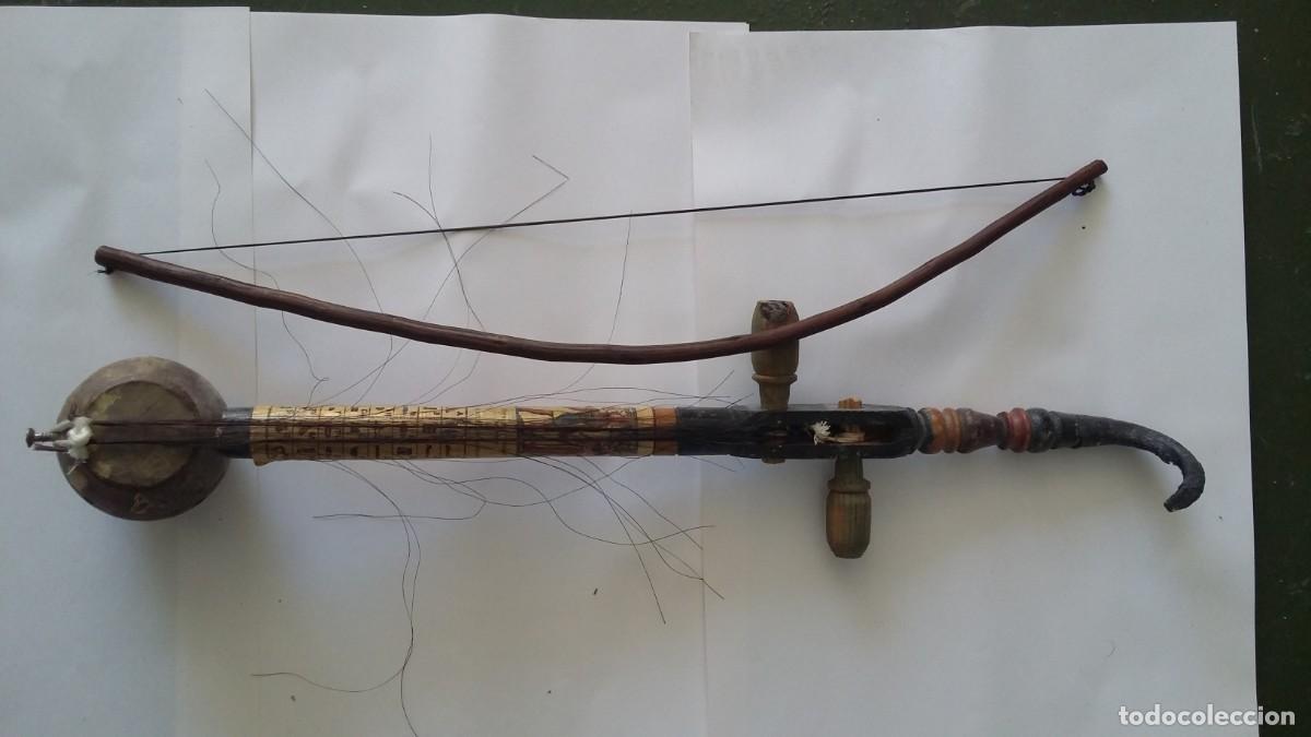 Vintage: instrumento (guitarra) artesanal