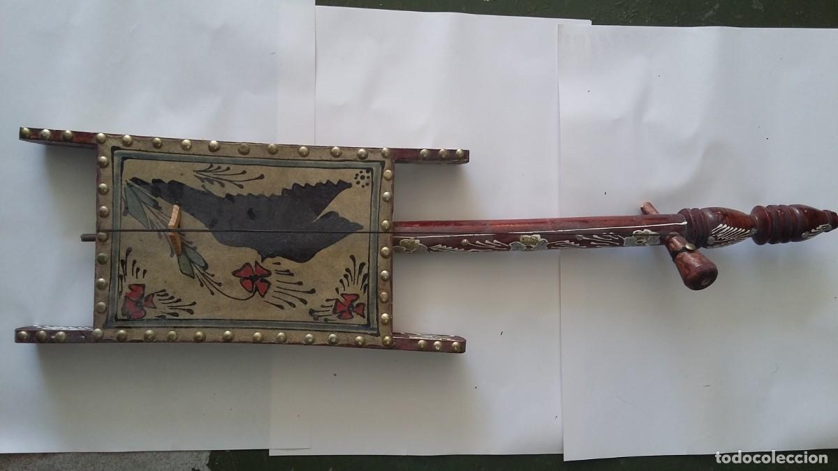 Vintage: instrumento (guitarra) artesanal oriental