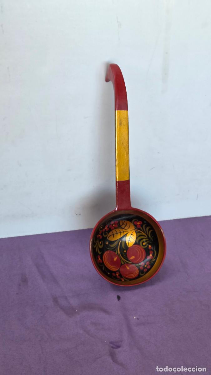 Vintage: cucharron ruso de madera policromado