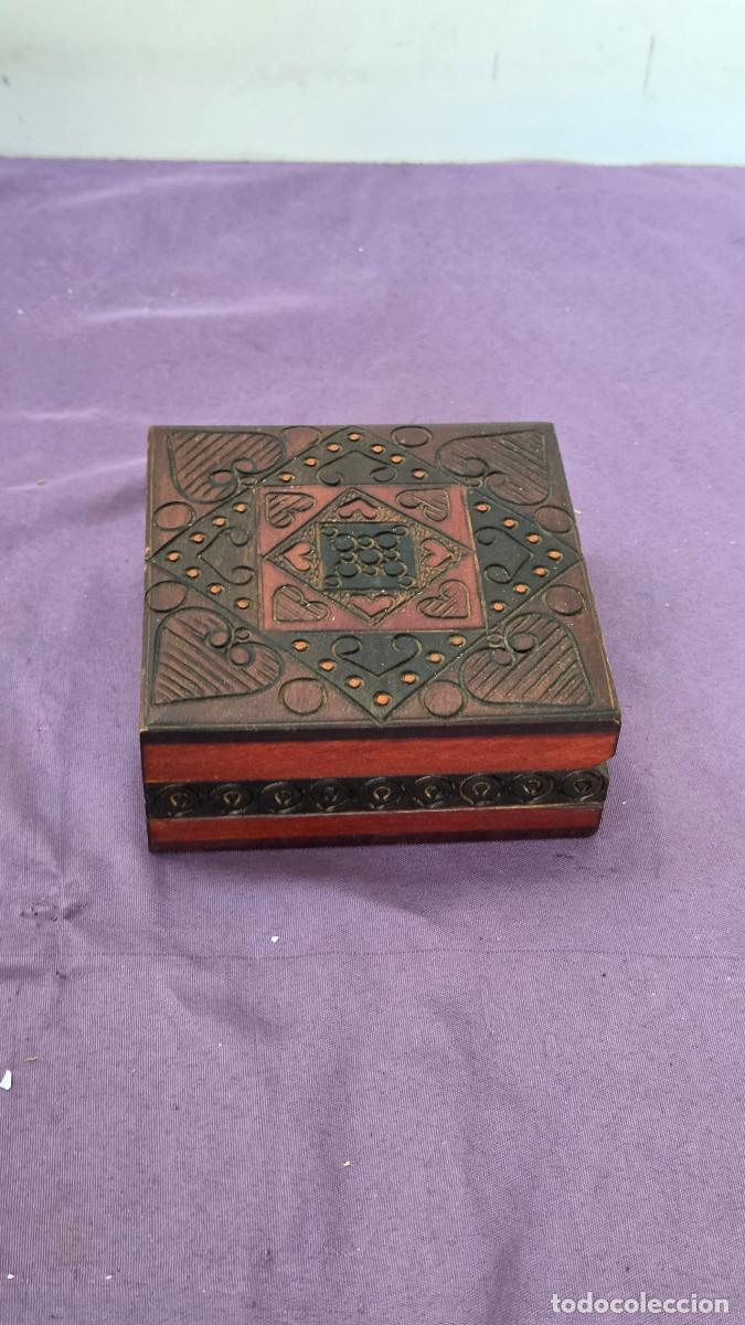 Vintage: caja de madera cuadrada