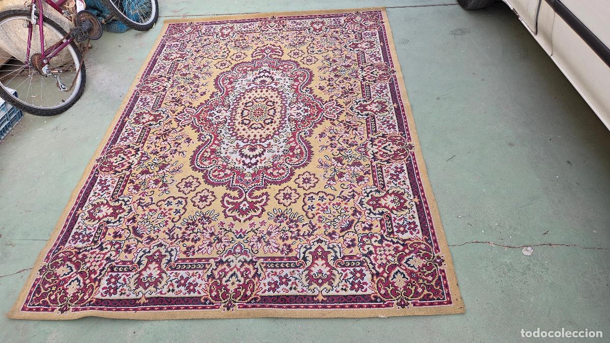 Vintage: alfombra antigua en buen estado
