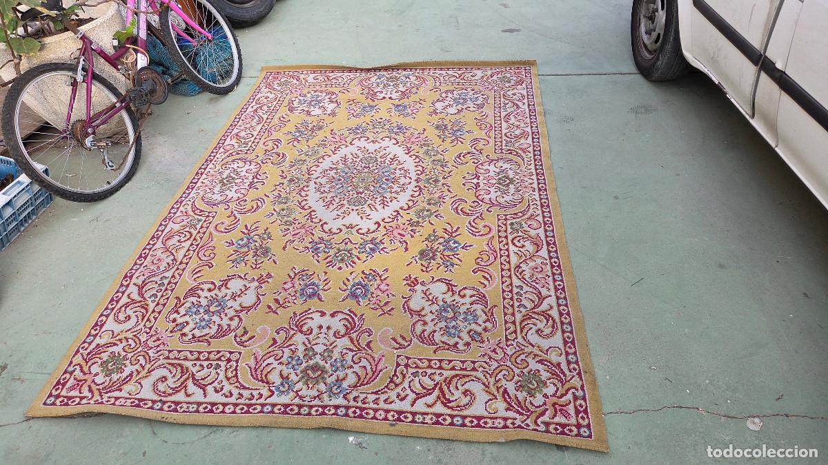 Vintage: alfombra antigua en buen estado