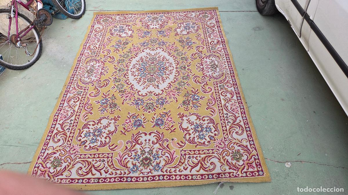 Vintage: alfombra antigua en buen estado