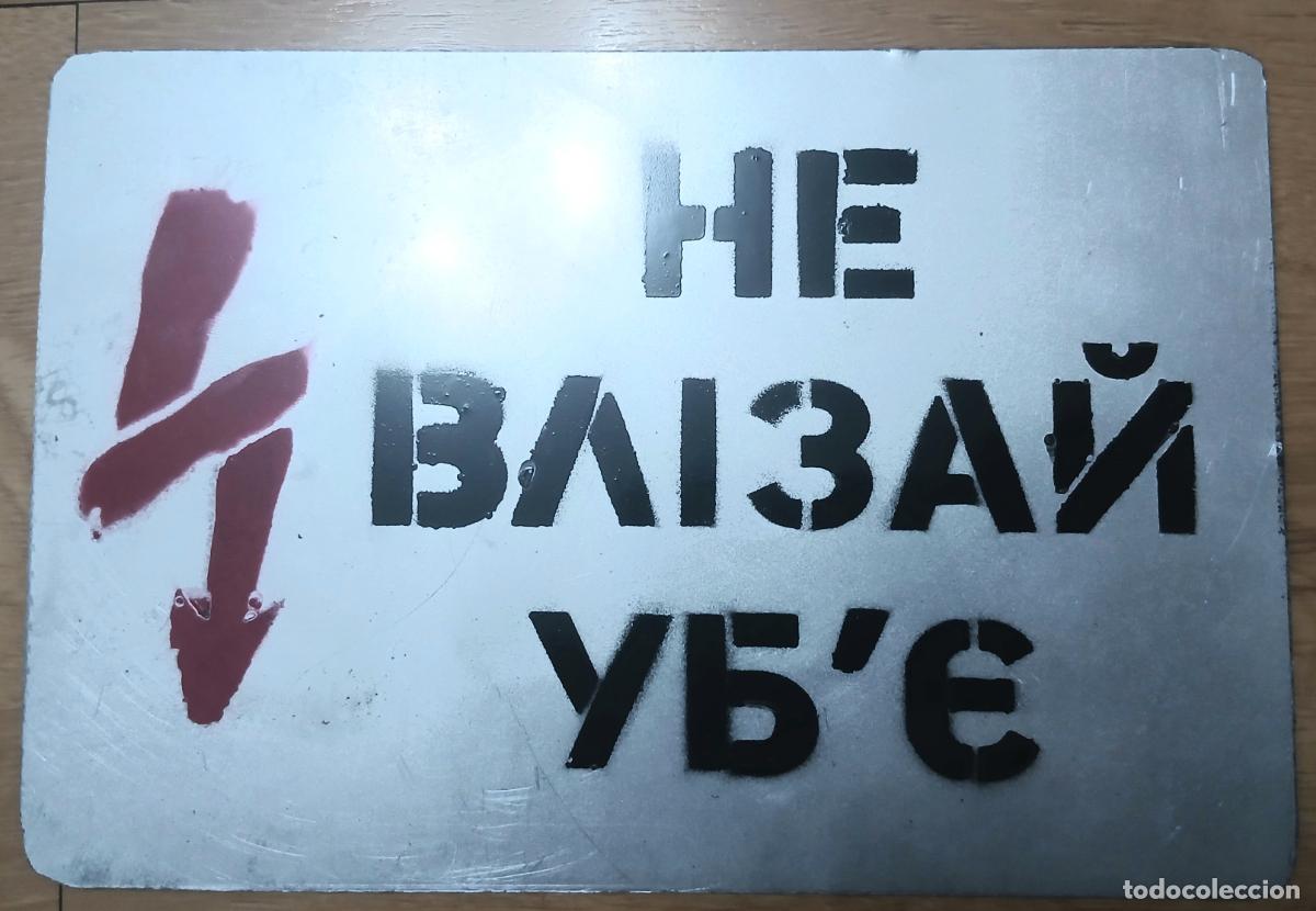 Vintage: Placa de advertencia con s&iacute;mbolo de peligro el&eacute;ctrico.