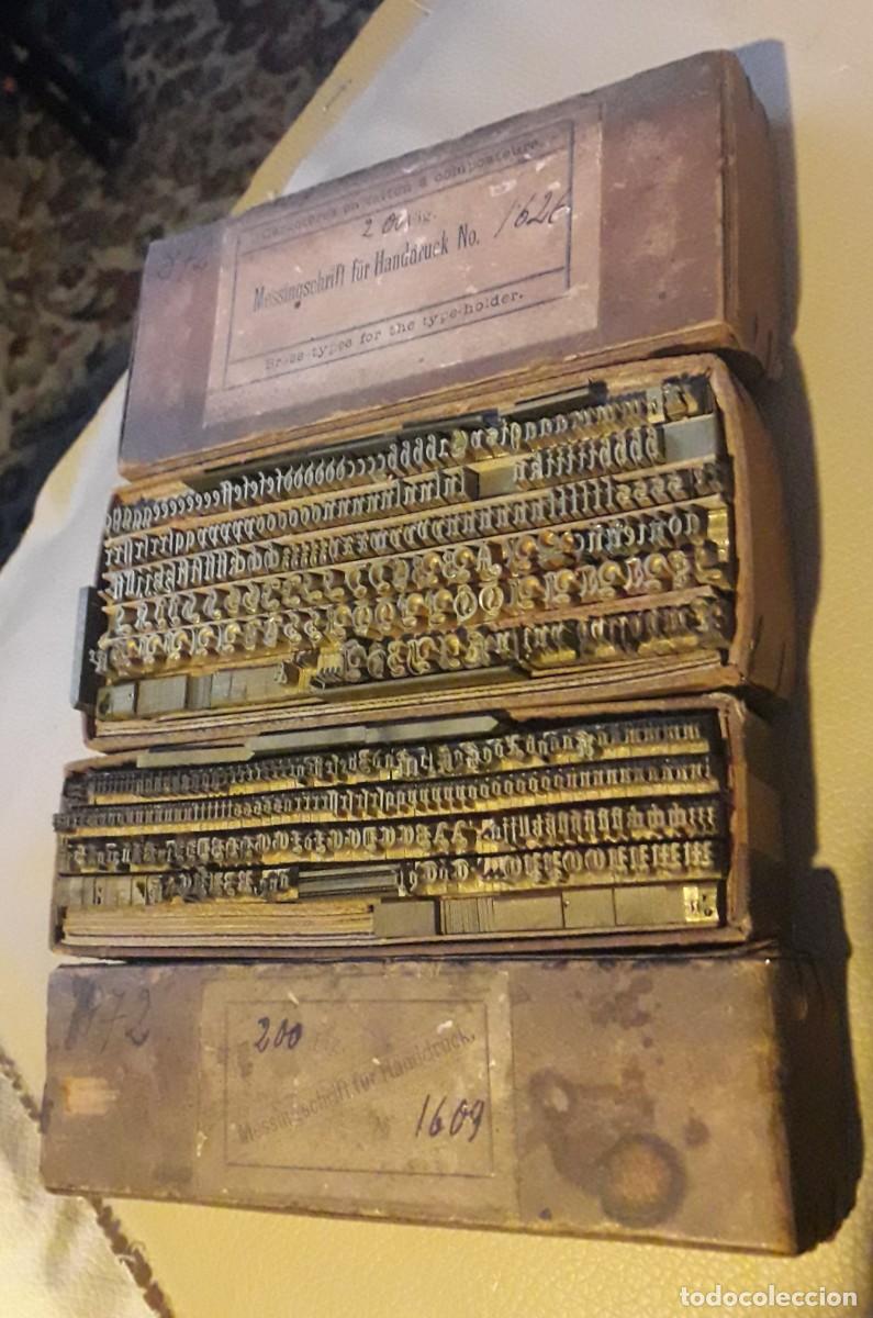 Vintage: Tipos de lat&oacute;n. Letra g&oacute;tica. Vintage.