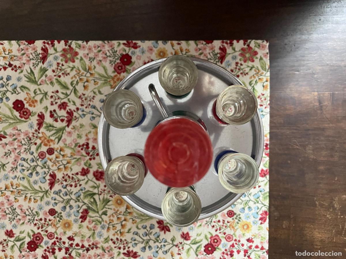 Vintage: Dispensador de licor a bombeo, vasos de chupito- A&ntilde;os 60