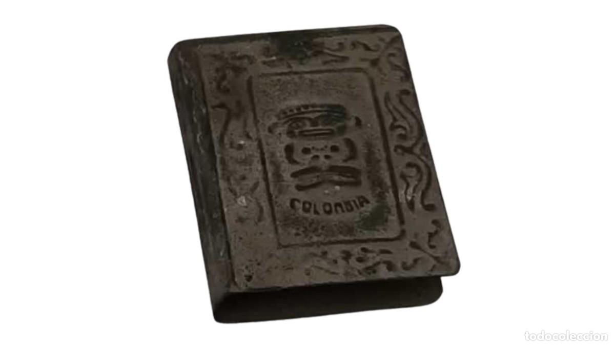 Vintage: Tapa de Libro / Placa Decorativa de Metal &mdash; Motivo Ind&iacute;gena Precolombino, Colombia
