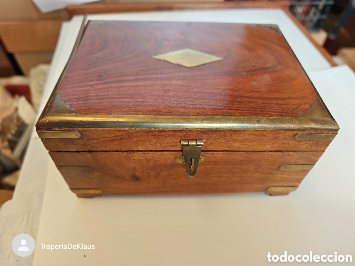 Vintage: caja de madera maciza con herrajes de lat&oacute;n - car245