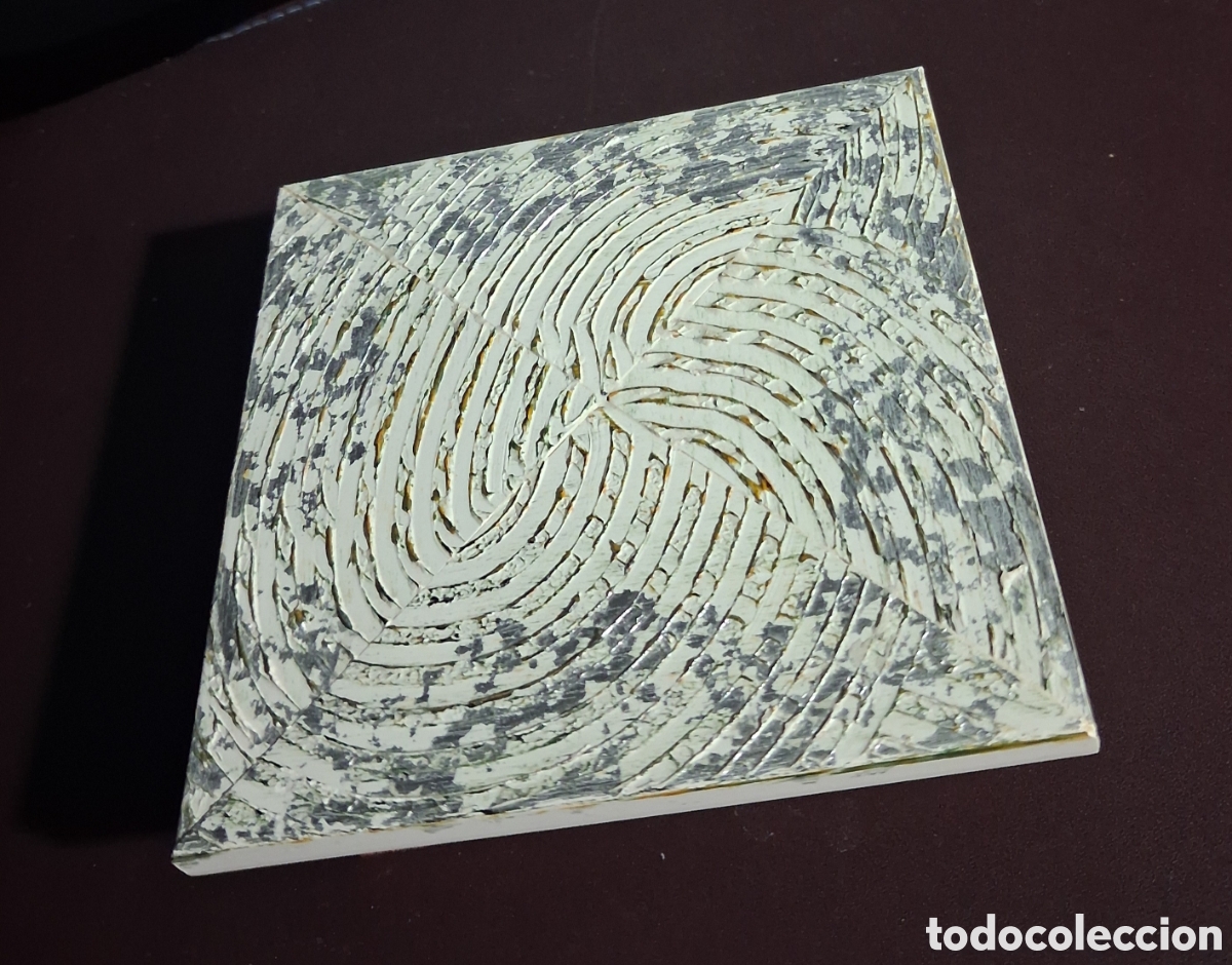 Vintage: Peana madera con dise&ntilde;o espiral en plata