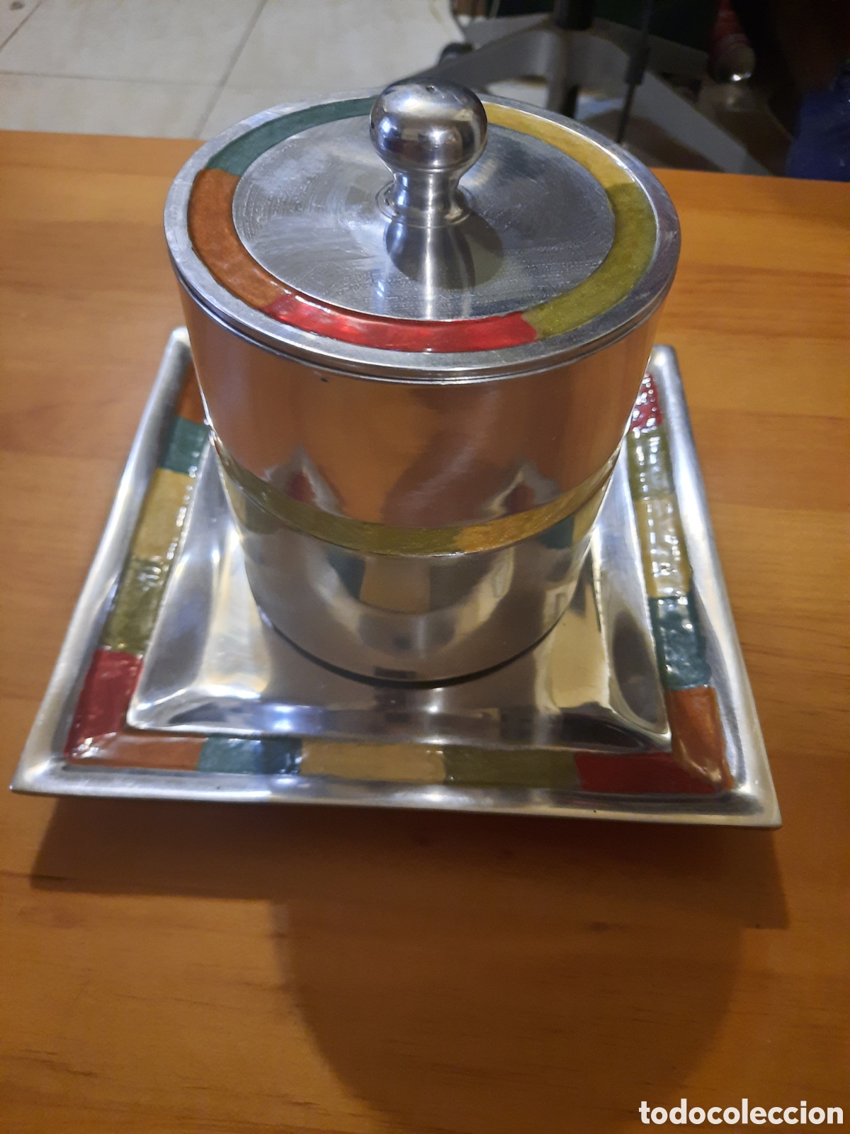 Vintage: Cubitera para hielo de metal con bandeja cer&aacute;mica a juego. Sin usar.