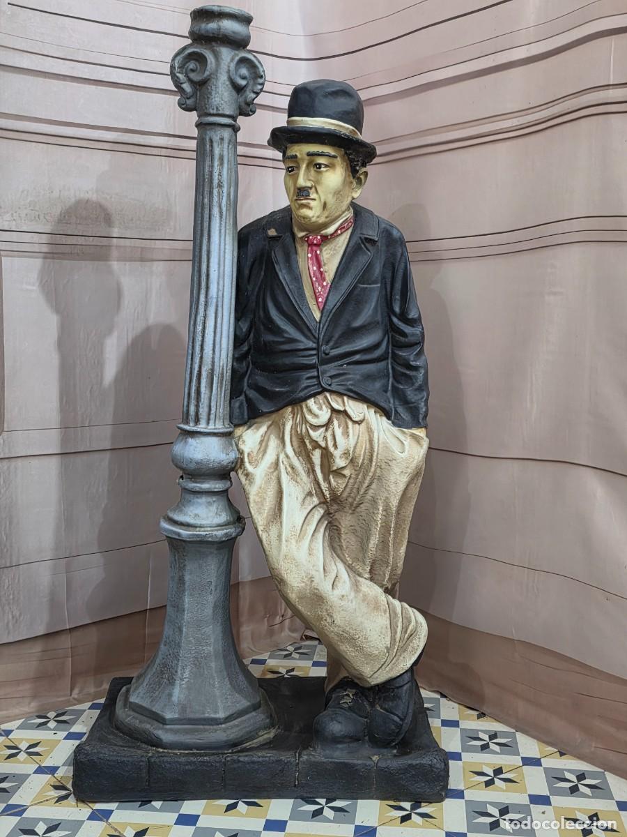 Vintage: Figura decorativa de resina representa al ic&oacute;nico Charles Chaplin
